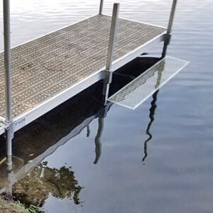 Boarding Step / Water Bench | FWM Docks & EZ Dock Northeast