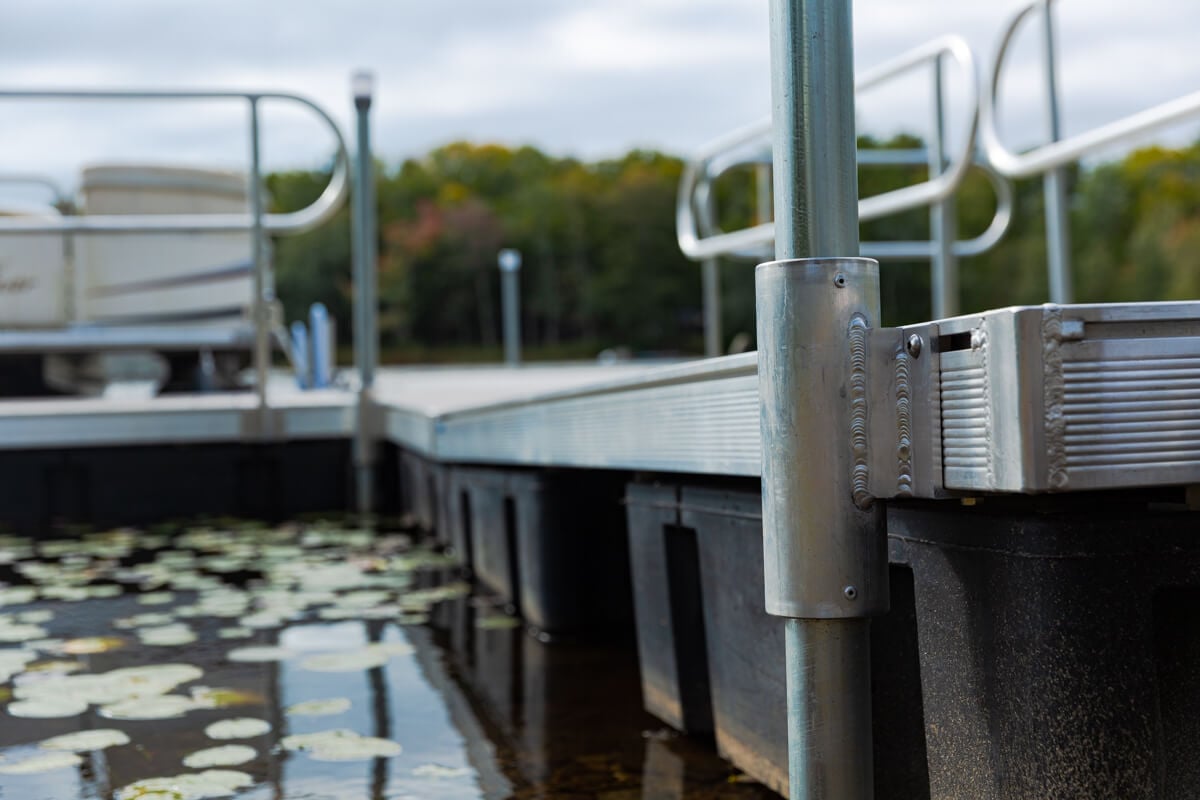 Floating-Aluminum-Docks-in-a-lake.