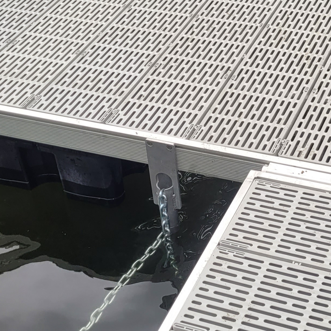 fwmdocksdeadweightbracker27